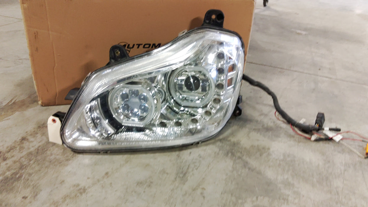 Kenworth T680 automann left hand headlight 564.59090DCY good used take out.