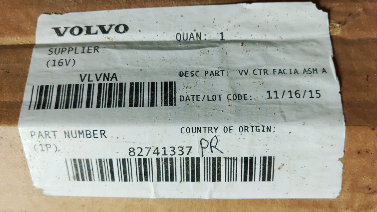 Volvo VNL bumper center 82741337 NEW