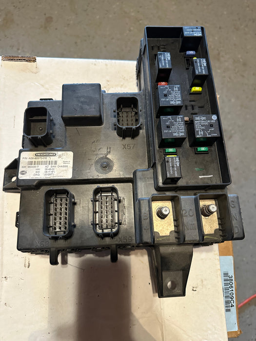 Freightliner Cascadia CAB Fuse Box A06 60970 012 Used Part