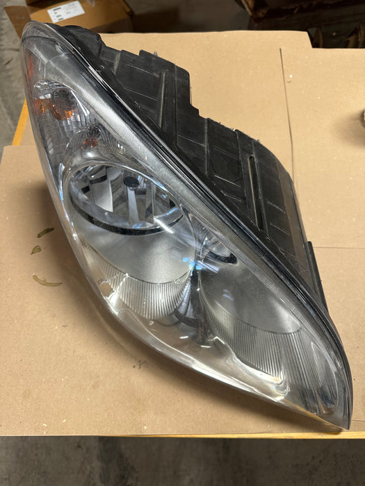 Freightliner Cascadia Right Headlight A06 51907 007 new old stock part